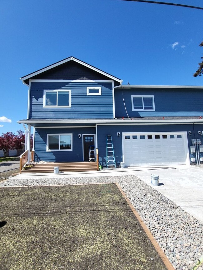 Building Photo - 683 Bryden Ave Rental