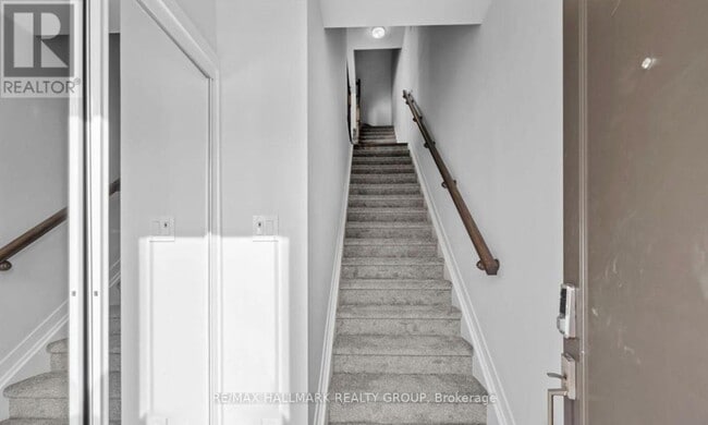 Photo - 106 Parnian Private