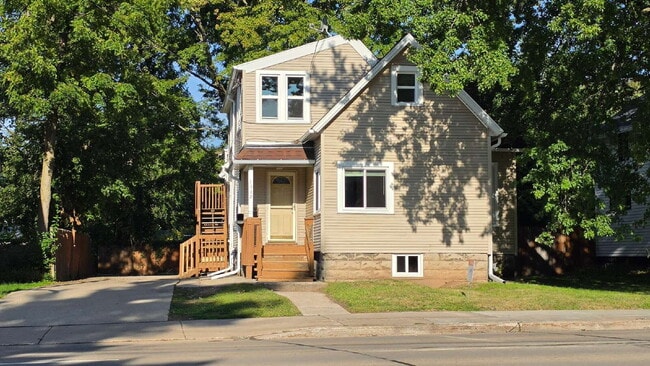 Building Photo - 1115 N Richmond St Unit #1