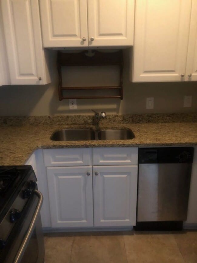 Photo - * Move In Special- $500.00 of 1st Month Re...
