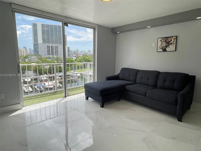 Photo - 1740 NW N River Dr Unit 612