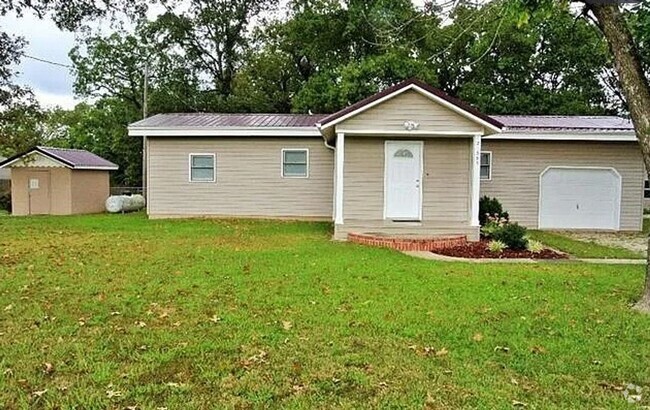 Building Photo - 3 Bedroom 2 bath newly painted!! Rental