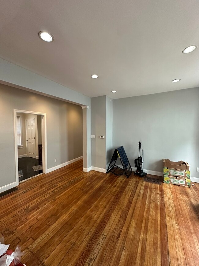8 Montfern Ave