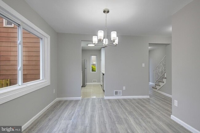 Photo - 178 Daimler Dr