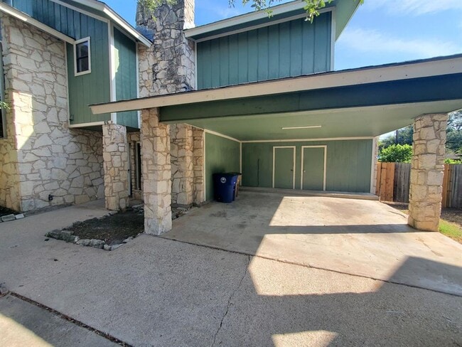 8716 Clearbrook Trail