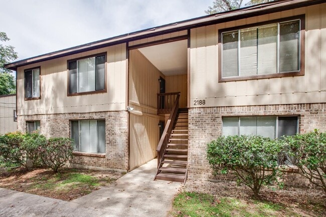 Photo - 2188 Claremont Ln