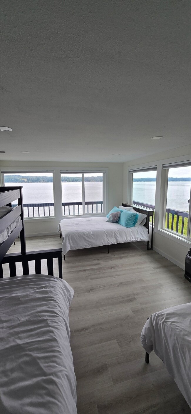 Photo - 191 NE Lynnwood Beach Rd