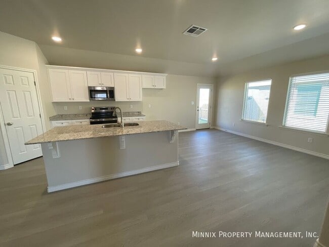 Photo - 1349 Bajada St