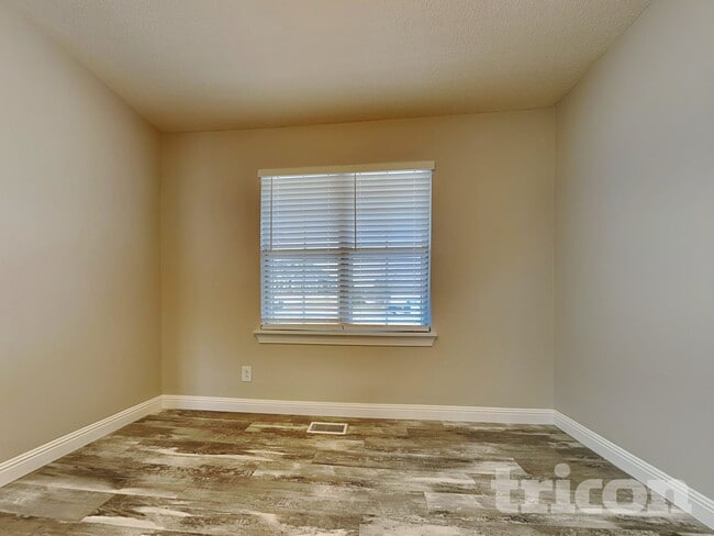 Photo - 353 Canter Ct NW