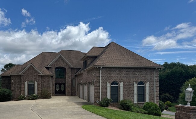 Building Photo - South AVL - Grand Residence in The Cotswol... Rental