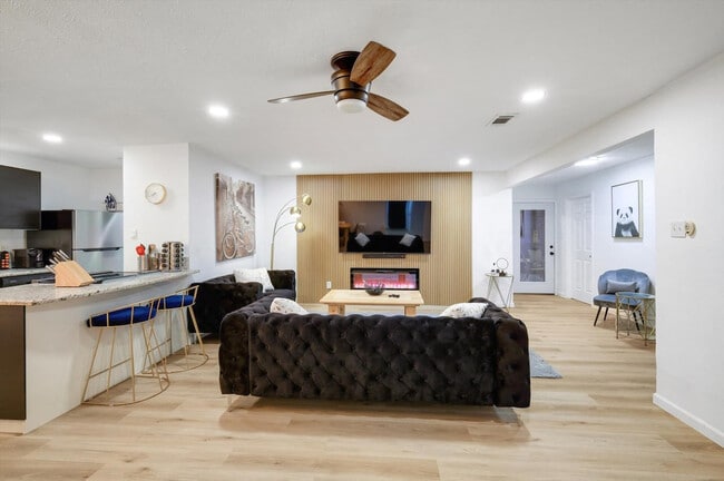 Photo - 8005 Woodhue Rd Unit ID1056410P