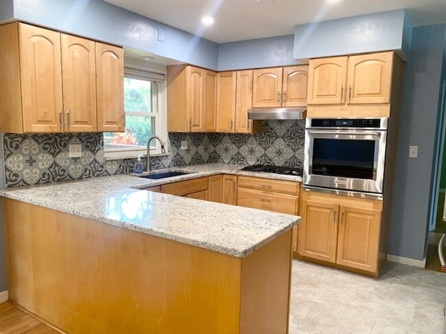 Photo - Gorgeous Single Family Home in St Pete 3br...