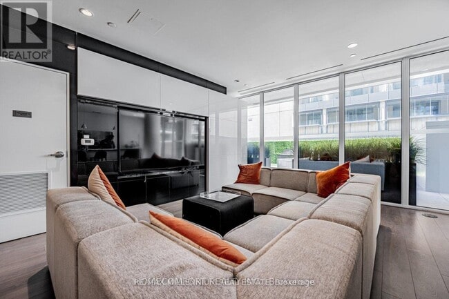 Photo - 68 Shuter St Unit 505