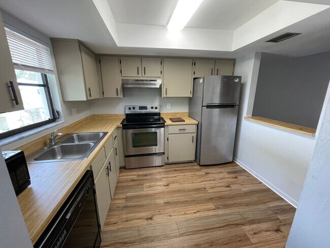 Photo - ANNUAL RENTAL - 2 BED / 2 BATH - IN PINE H... Unidad 23