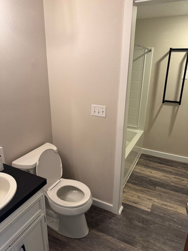 Photo - 754 Edgemont Way