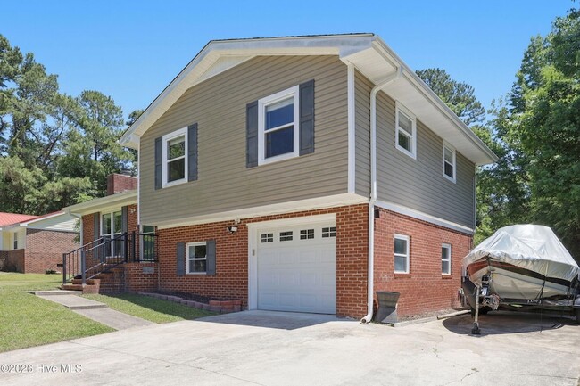 Photo - 109 Stillbrook Ct