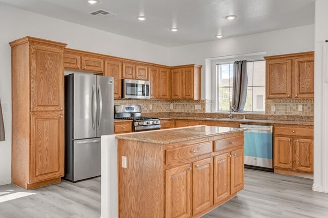 Photo - Spacious 3 Bedroom + Office/Den & 3 Bath Home for Rent