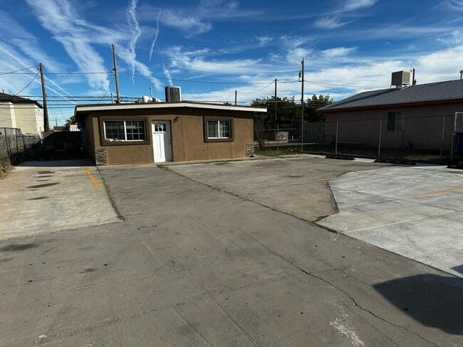Building Photo - Two bedroom Apartment in Northeast El Paso!!