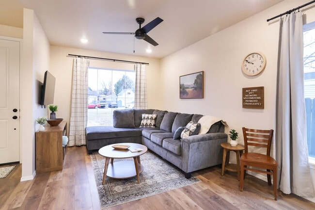 Photo - 717 E Elgin St Unidad ID1460927P