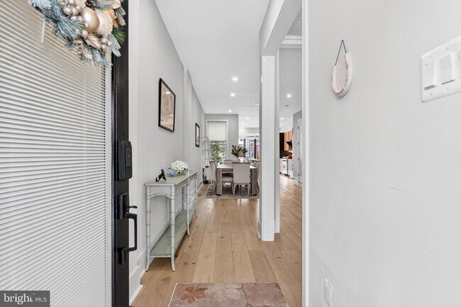 Photo - 32 Adams St NW