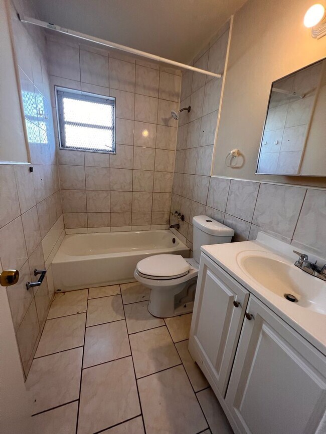 Photo - 716 SW 7th St Unit 2