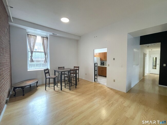 Photo - 196 Crown St Unit 210