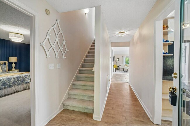 Photo - 104 Highview Ln