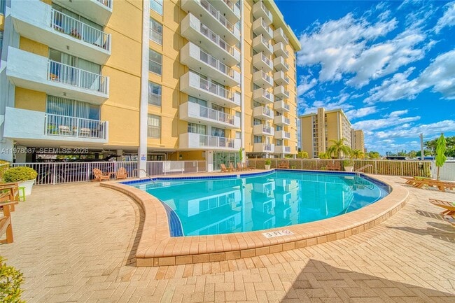 Photo - 2000 NE 135th St Unit 708