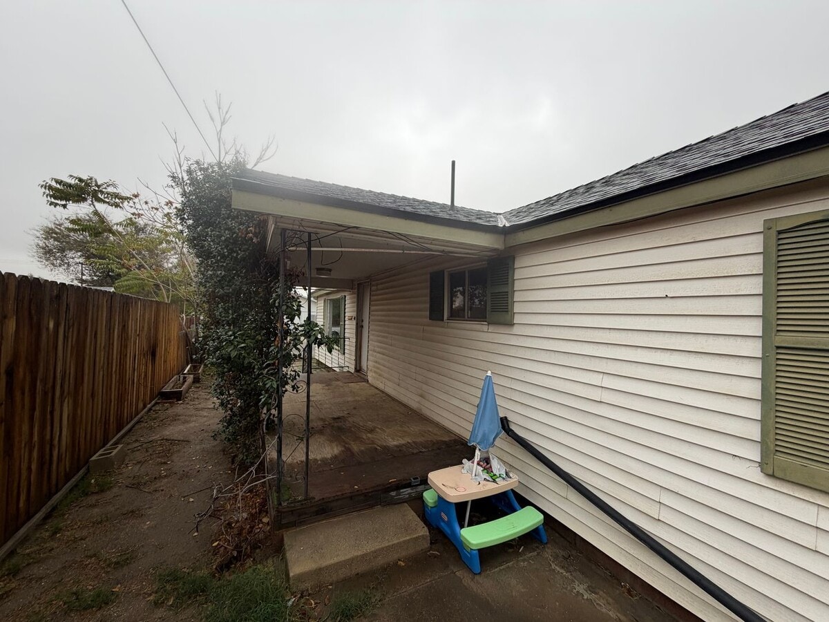 Photo - 2 bed 1 bath in Taft!