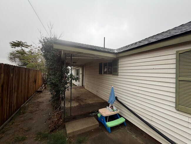 Photo - 2 bed 1 bath in Taft!