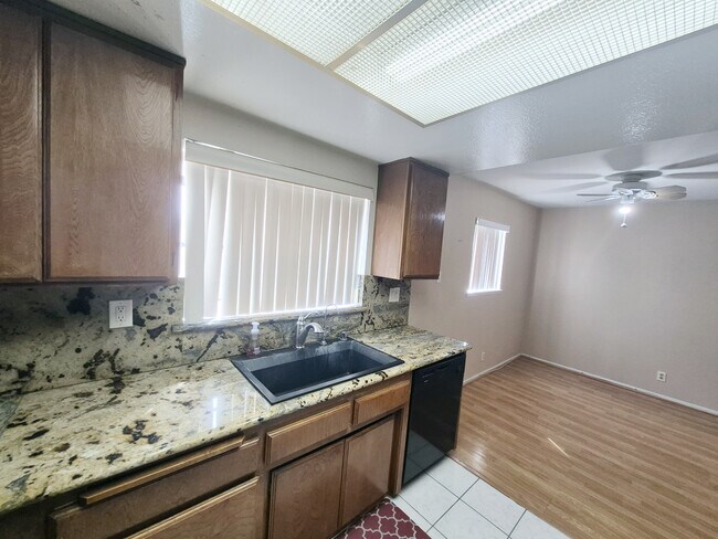 Photo - 1836 E Huntington Dr