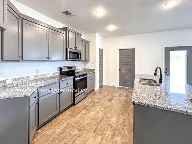 Photo - 2119 Hornbeam St