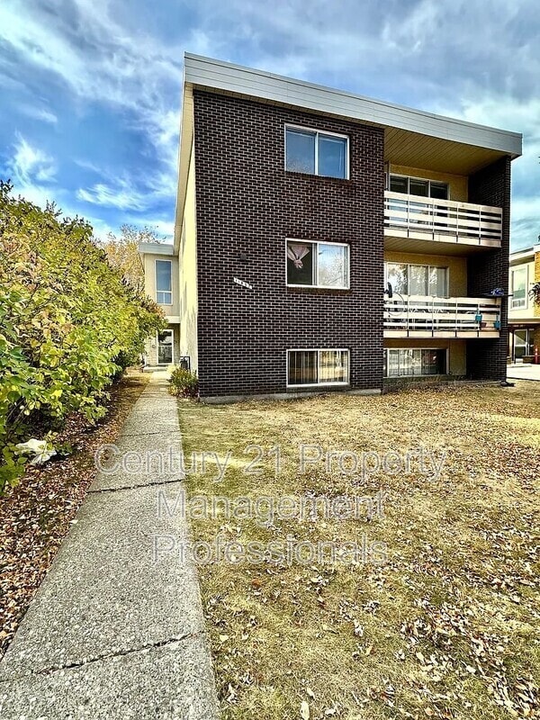 Building Photo - 11832 105 St Unit 302