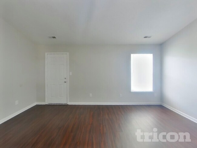 Photo - 1424 Round Lake Rd