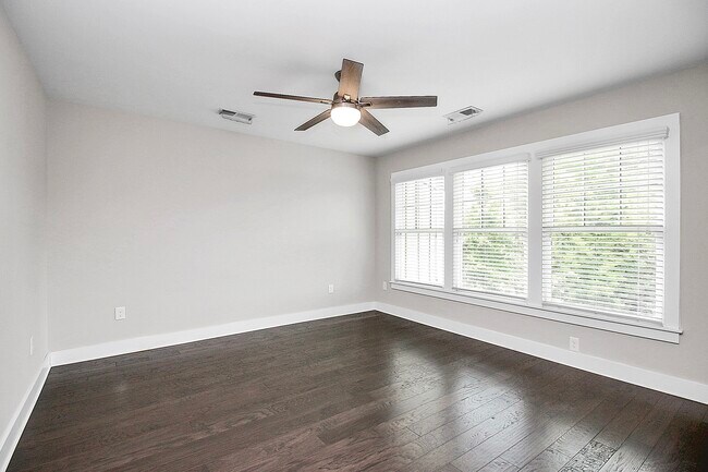 1420 W 4th St