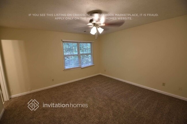 Photo - 465 Sheringham Ct