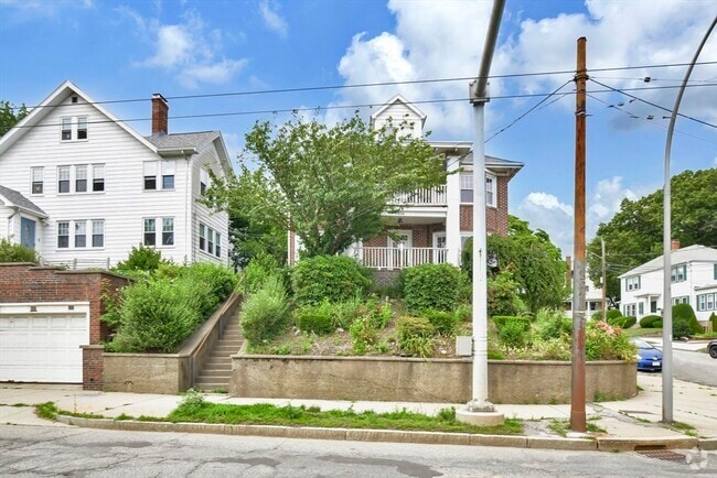 Building Photo - 404 Mt Auburn St Rental