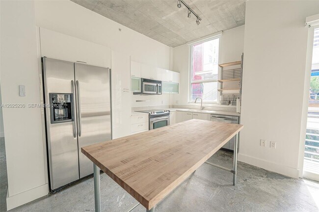 Photo - 133 NE 2nd Ave Unidad 312