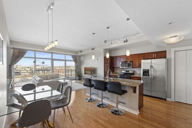 Photo - 106 W Seeboth St