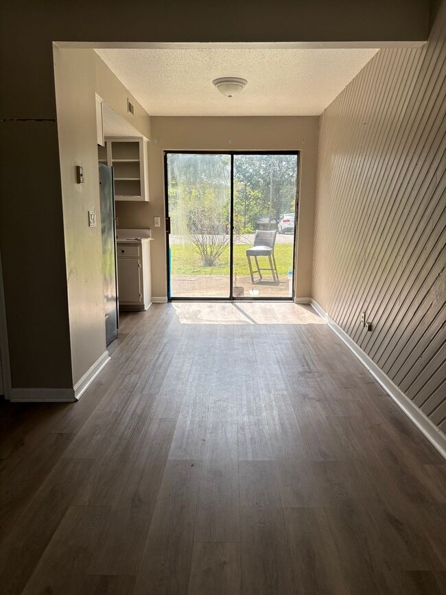 Building Photo - 402 Alice Dr Unit A