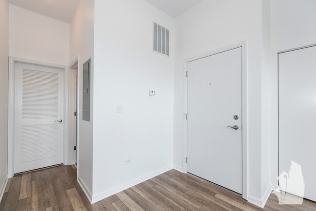Building Photo - 2700 W North Ave Unit # 0203