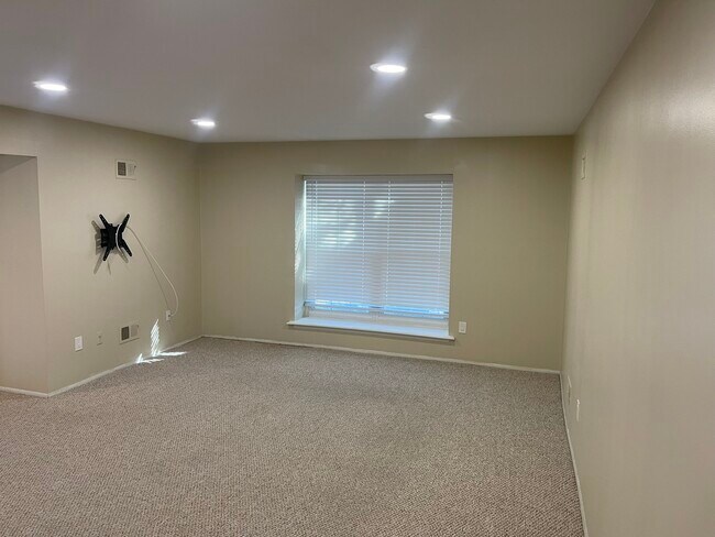 Photo - 30975 Pointe of Woods Dr Unit 4