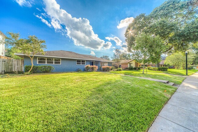 3627 Tartan Ln