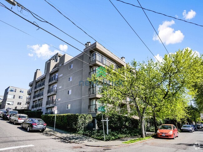 Building Photo - 2 Bed 1 Bath Condo in Desirable Capitol Hill