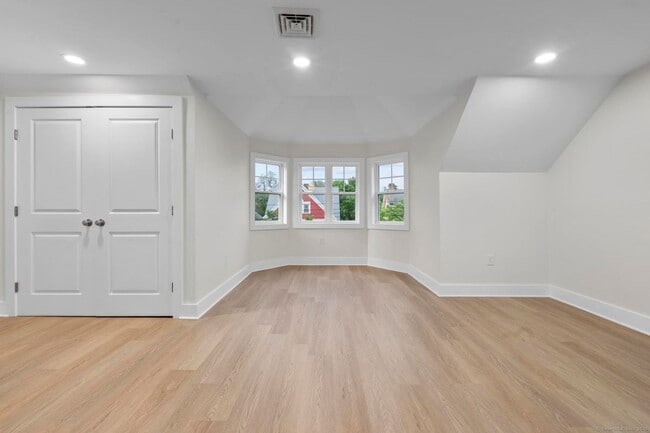 Building Photo - 1546 Chapel St Rental