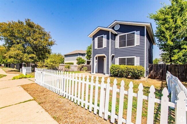 Building Photo - 10923 Menchaca Rd Rental