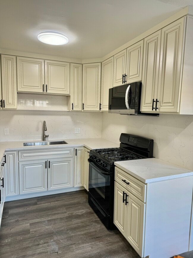 Photo - 225 W Imperial Hwy Apartments Unit 3