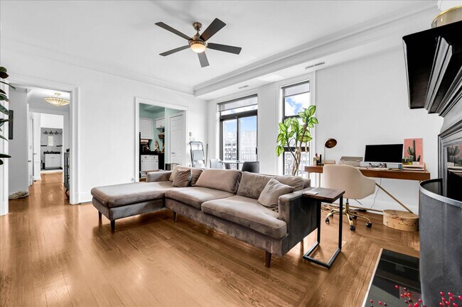 Photo - 2900 E Jefferson Ave