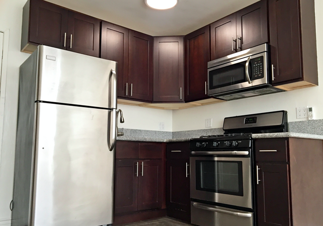Building Photo - 6873 Franklin Ave Unit 305 Rental