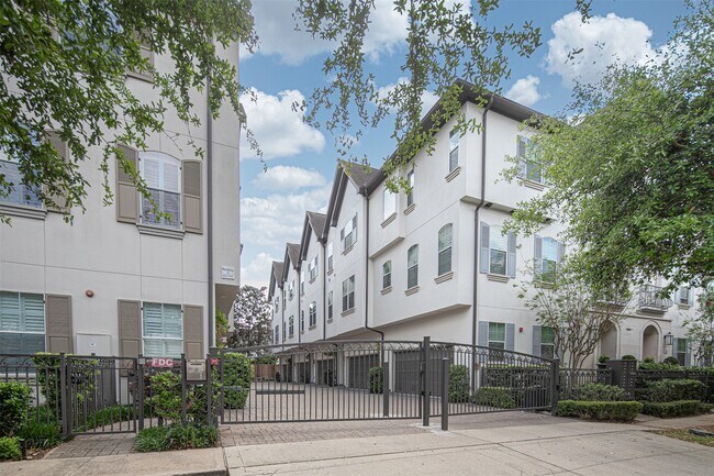 Building Photo - 4031 Bellefontaine Unit 117